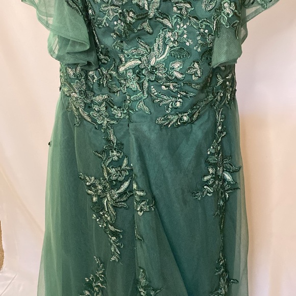 Plus size wedding dress, formal floor length gown unmarked size 24 - Picture 9 of 10